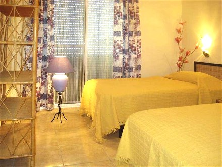 Im gro�en Appartement gibt es zwei Einzelbetten
