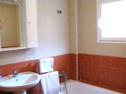 Das Bad mit Wanne