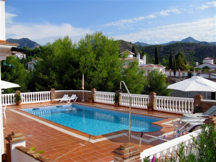Der Pool ist ganzj�hrig bef�llt.