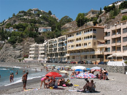 Die famili�re Bucht Playa Cotobro ist auch im Sommer nicht �berf�llt