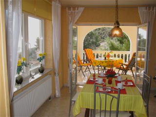 Esszimmer mit grosser Terrassent�r