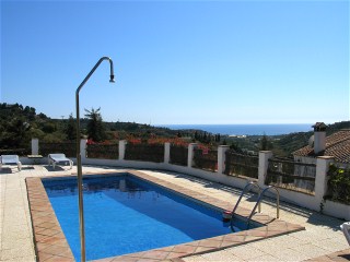 Auch von der Poolterrasse haben Sie einen sch�nen Blick auf das Meer