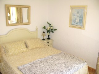 Schlafzimmer mit Doppelbett