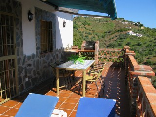 Terrasse mit Grill und Meerblick